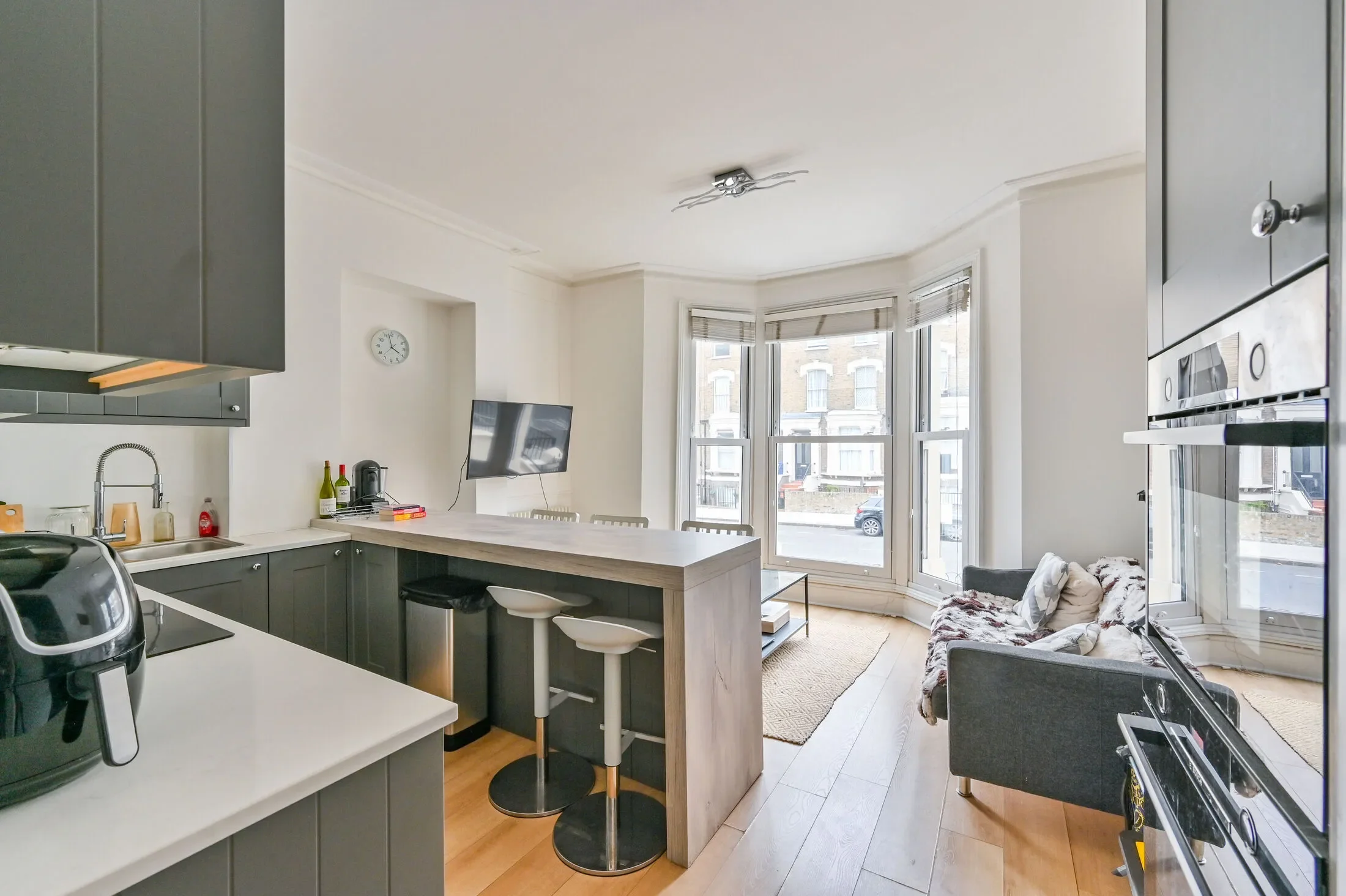Flat Fernhead Road in City of Westminster