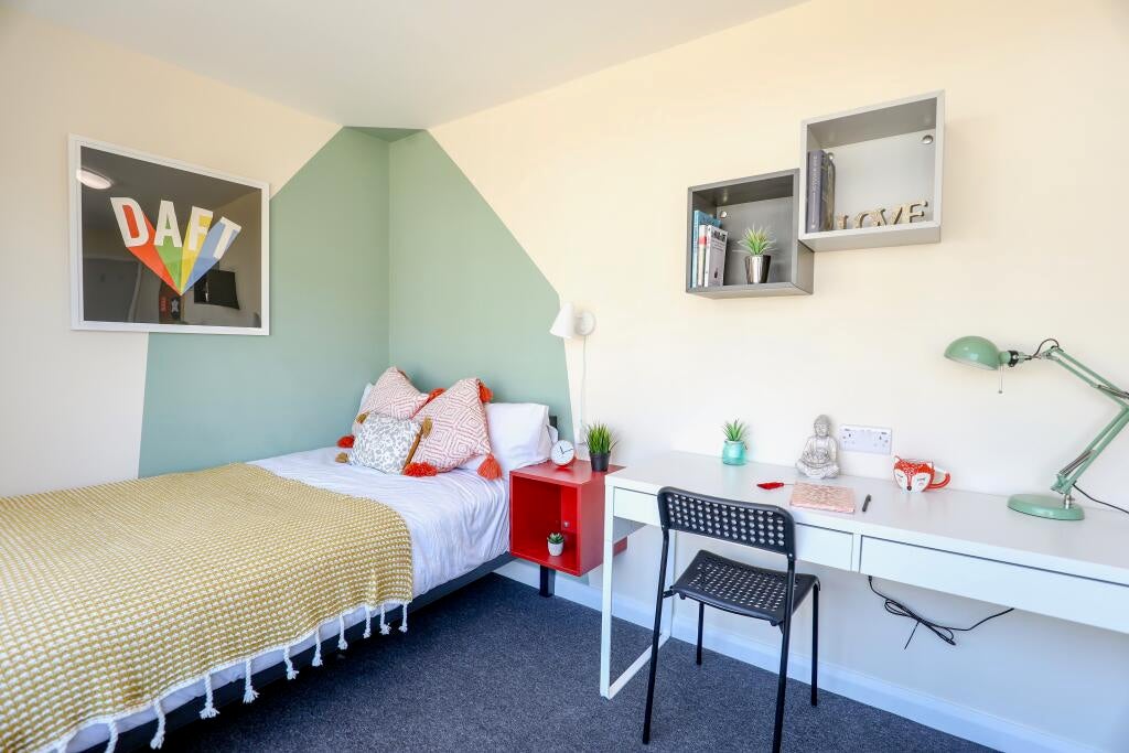Flat Brentwood Crescent in Brighton