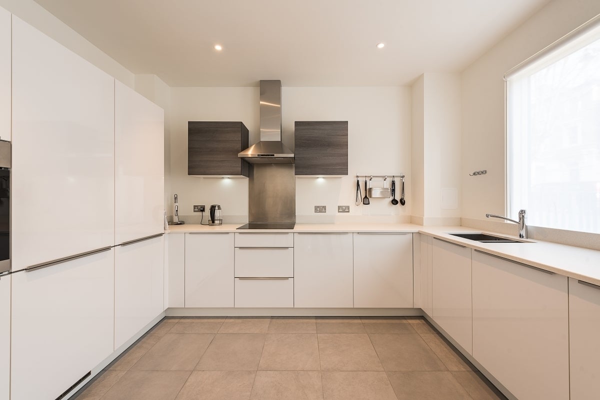 Flat Cambridge Avenue in Greater London
