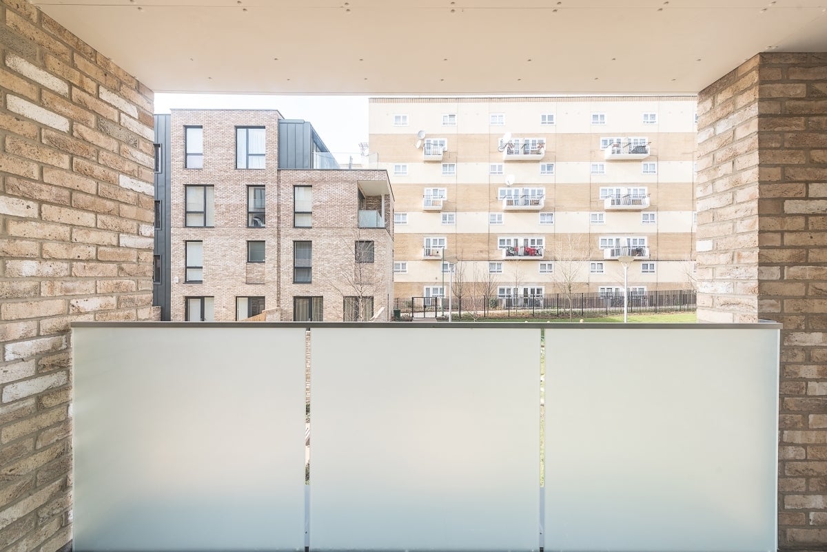 Flat Cambridge Avenue in Greater London