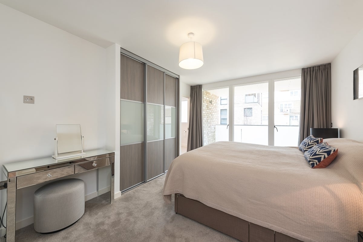 Flat Cambridge Avenue in Greater London