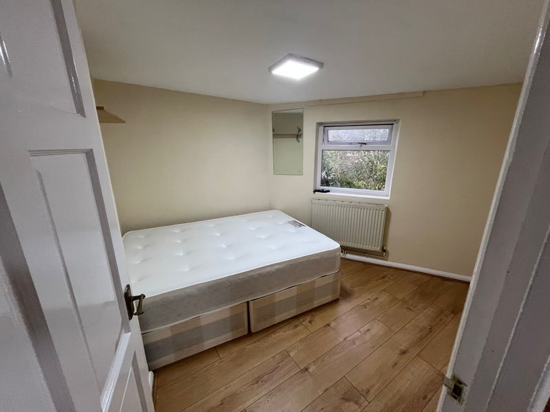 Flat Lee High Road in Greater London