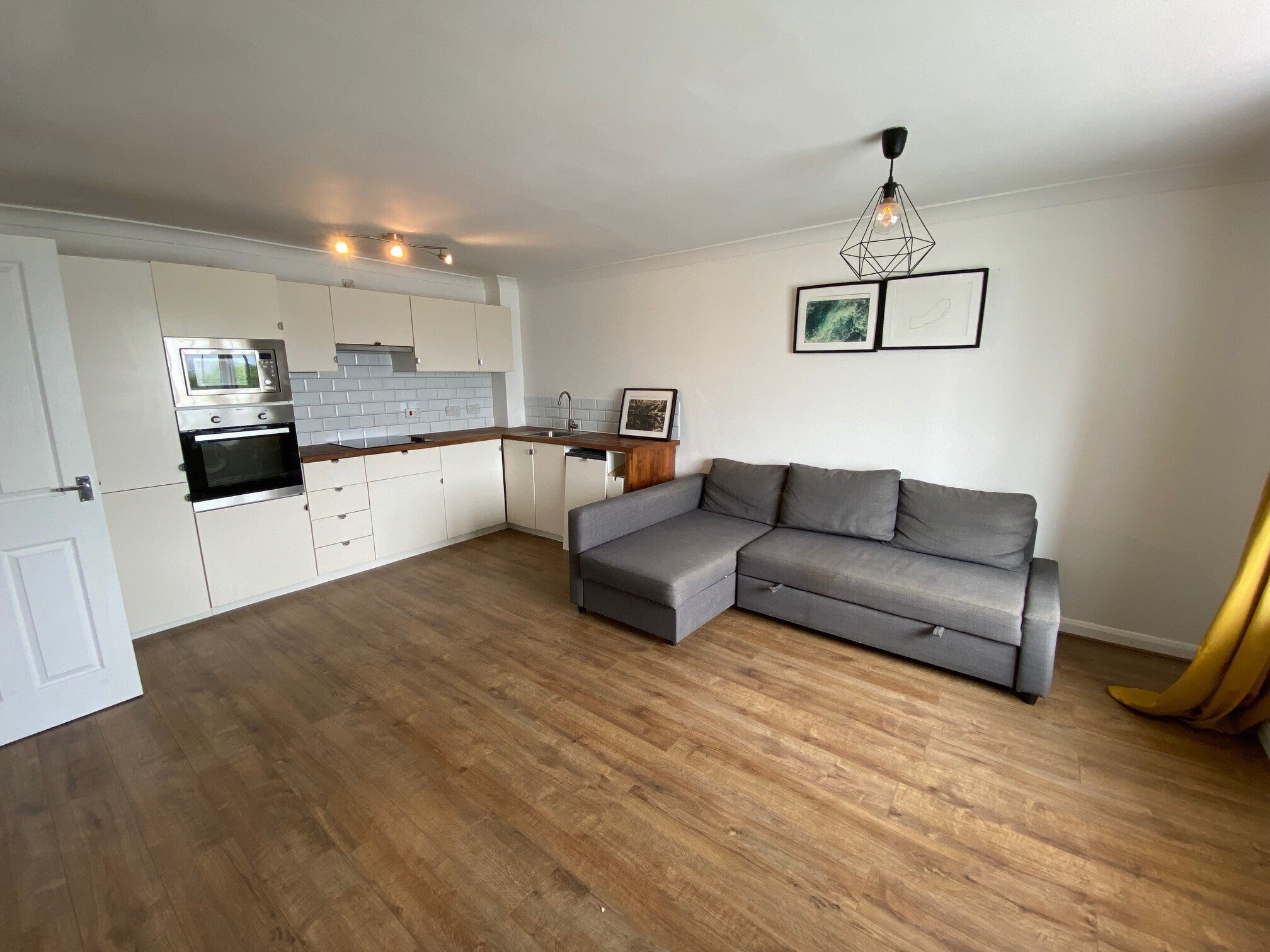 Flat Seager Drive in Cardiff
