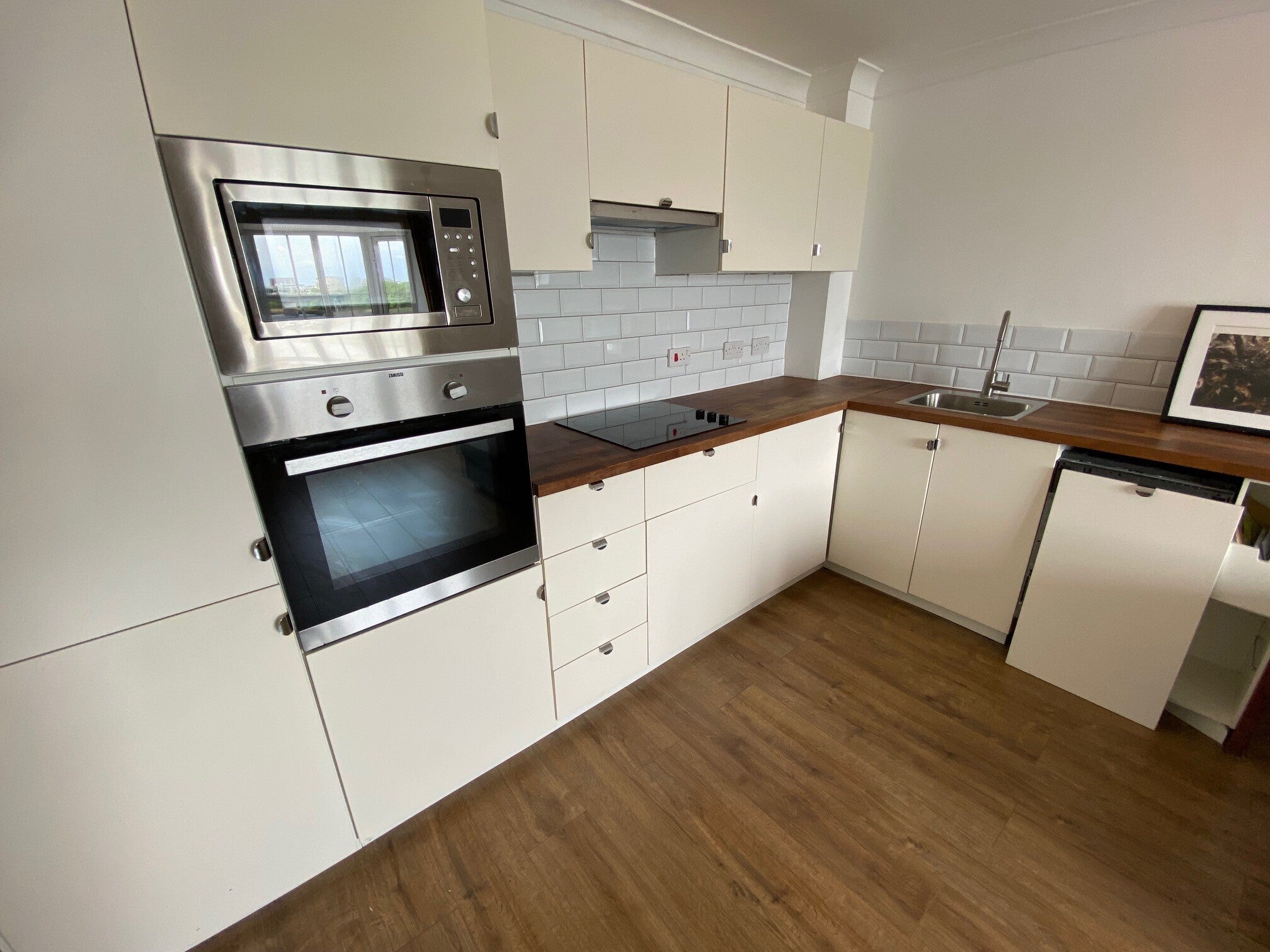 Flat Seager Drive in Cardiff