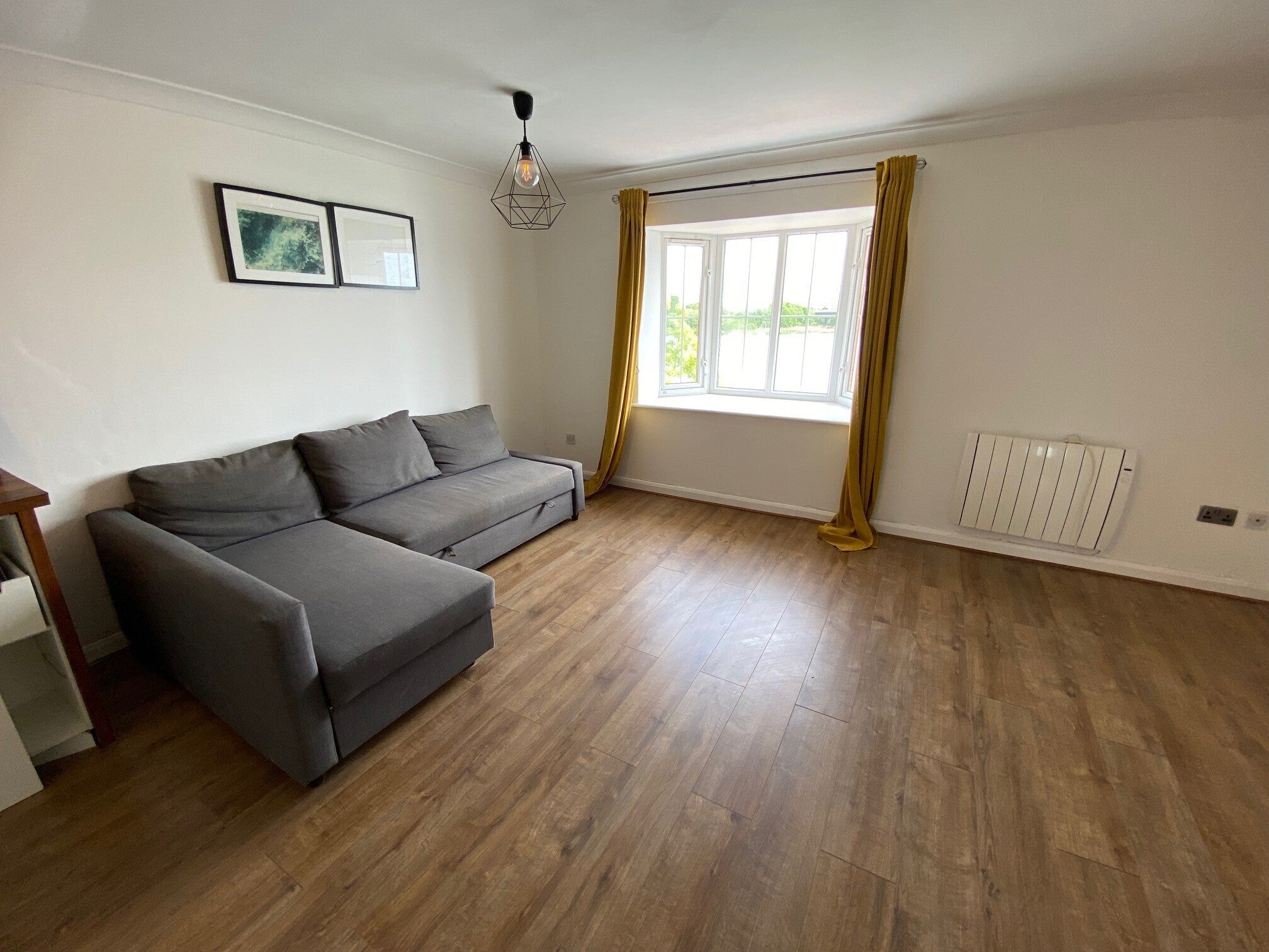 Flat Seager Drive in Cardiff