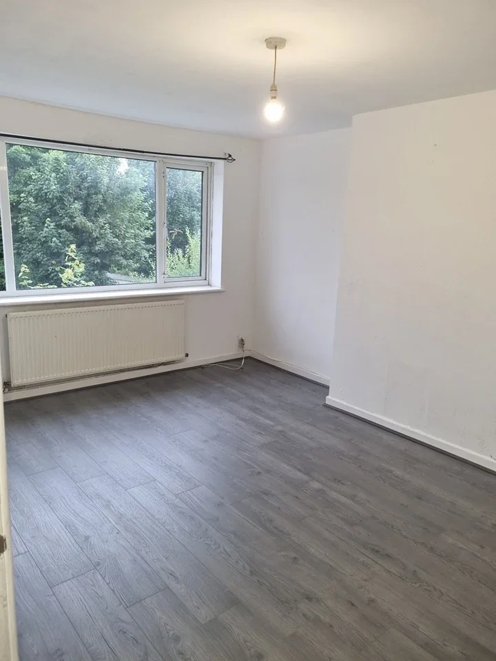 Flat Tudor Road in Nuneaton and Bedworth