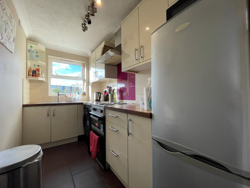 Flat Pullmans Place in Borough of Spelthorne