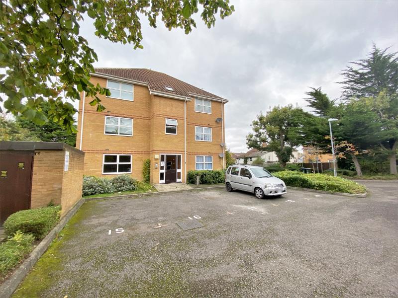 Flat Pullmans Place in Borough of Spelthorne