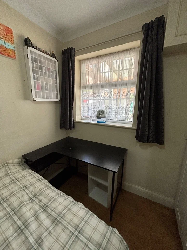 Room Mount Road in Greater London