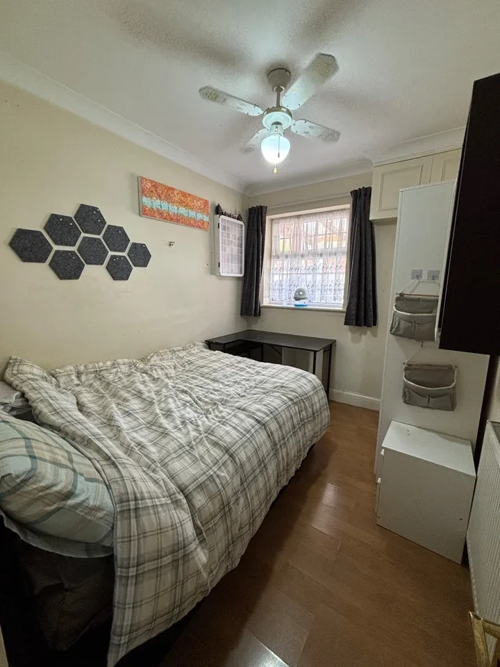 Room Mount Road in Greater London