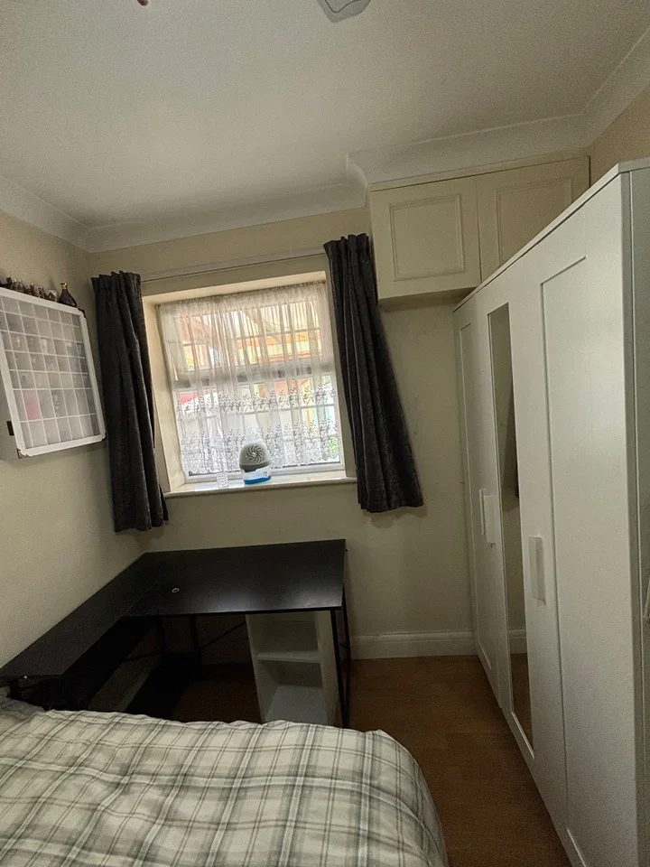 Room Mount Road in Greater London