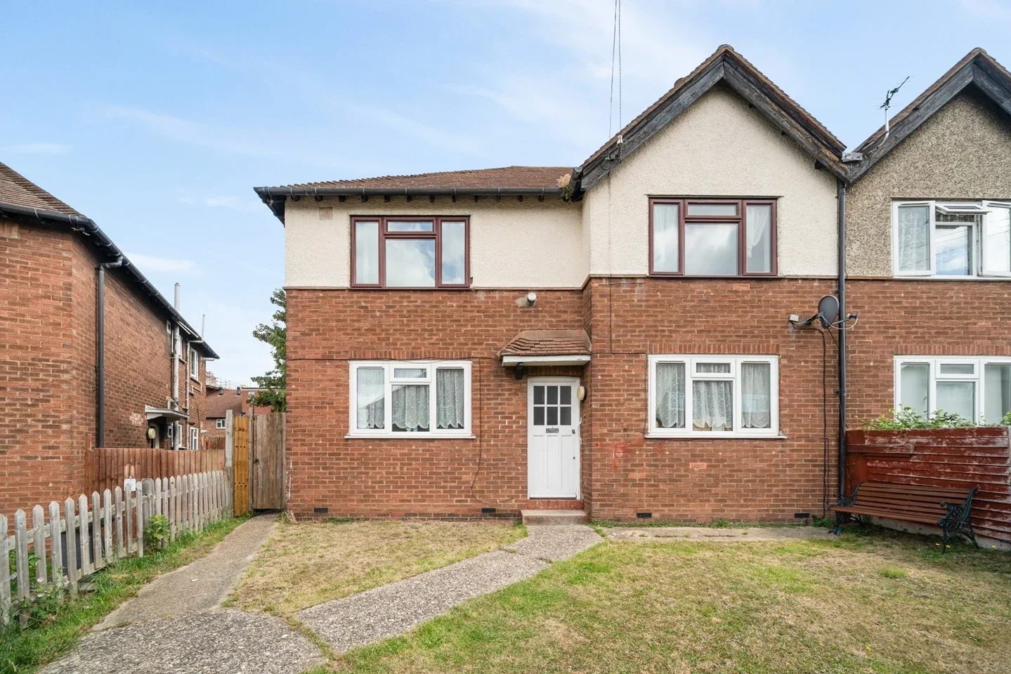 Flat Ferndown Road in Greater London