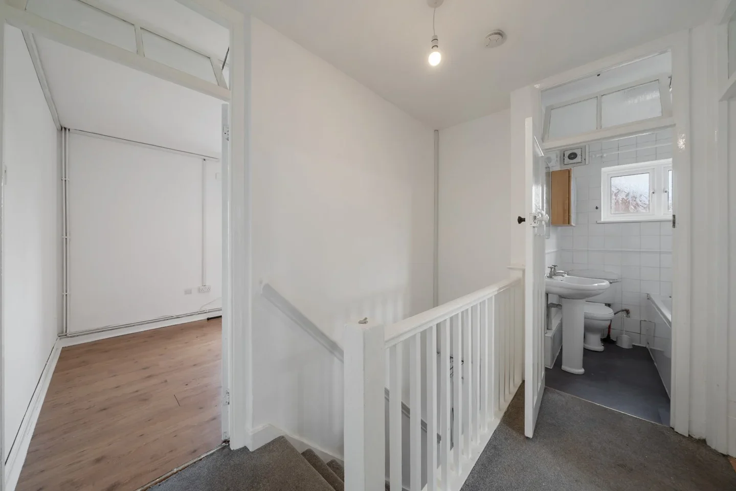 Flat Ferndown Road in Greater London