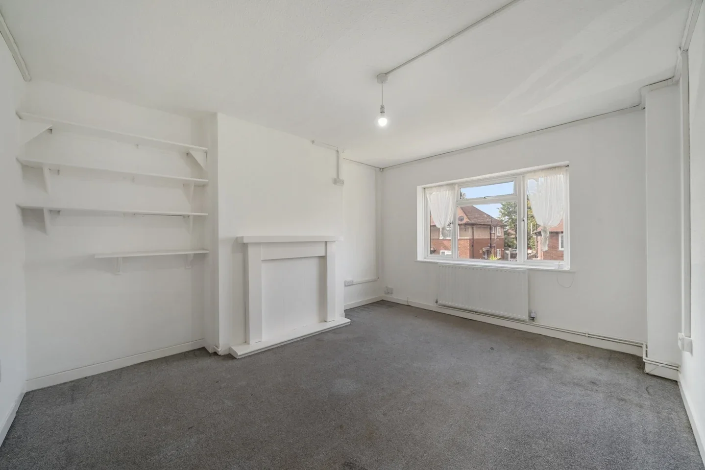 Flat Ferndown Road in Greater London