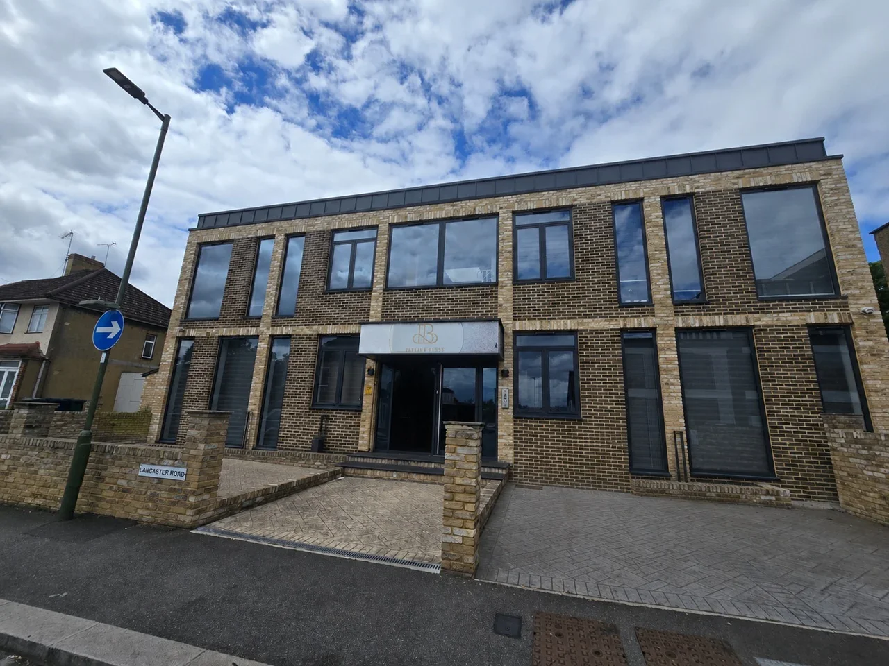 Flat Lancaster Road in Greater London