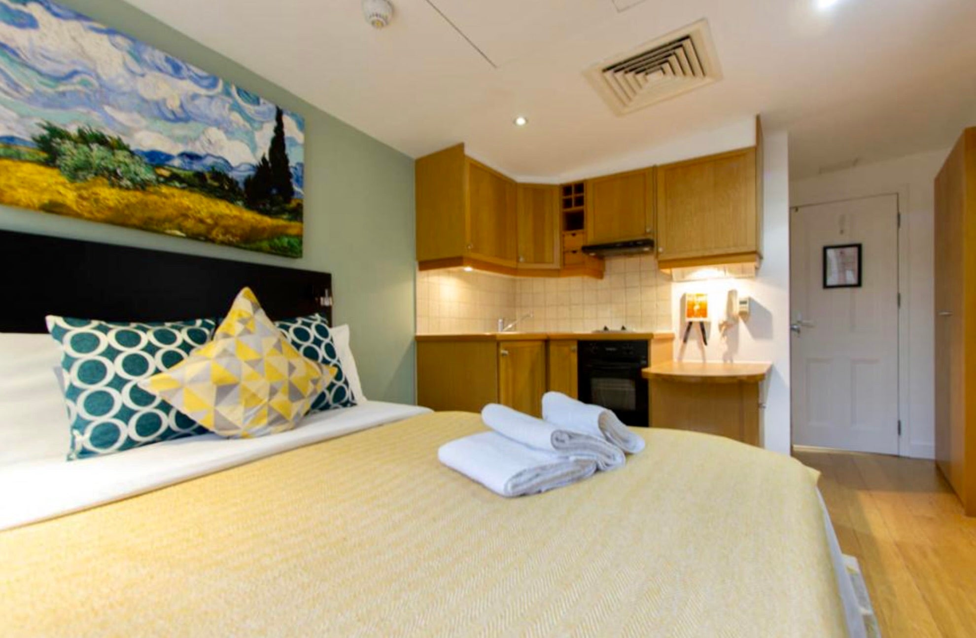 Flat Mabledon Place in Greater London
