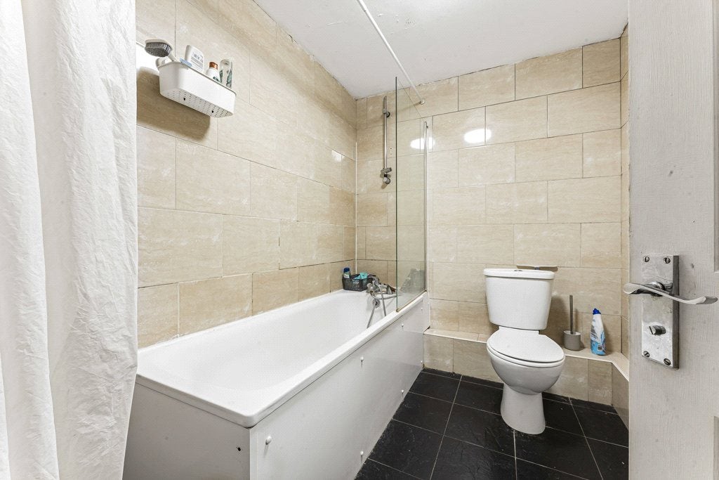 Flat French Place in Greater London