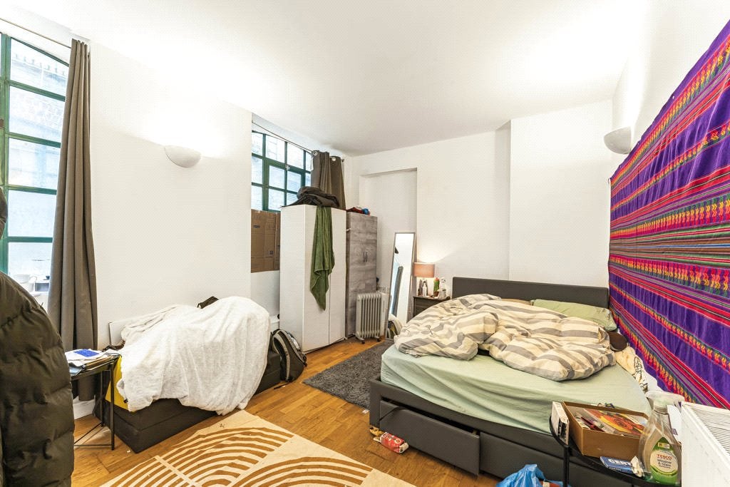 Flat French Place in Greater London
