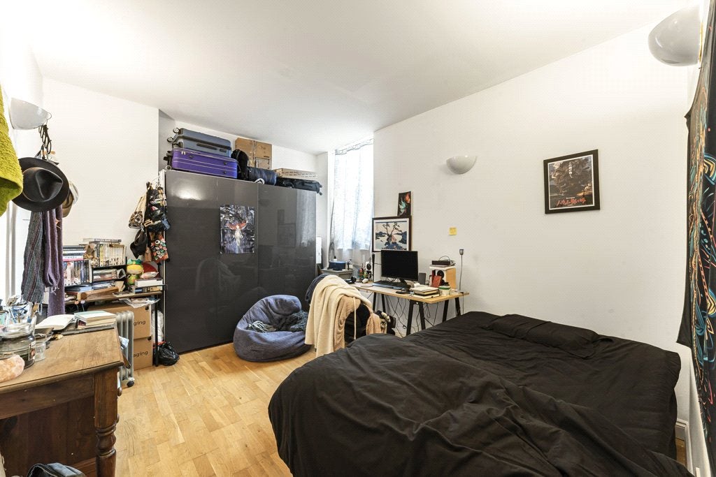 Flat French Place in Greater London