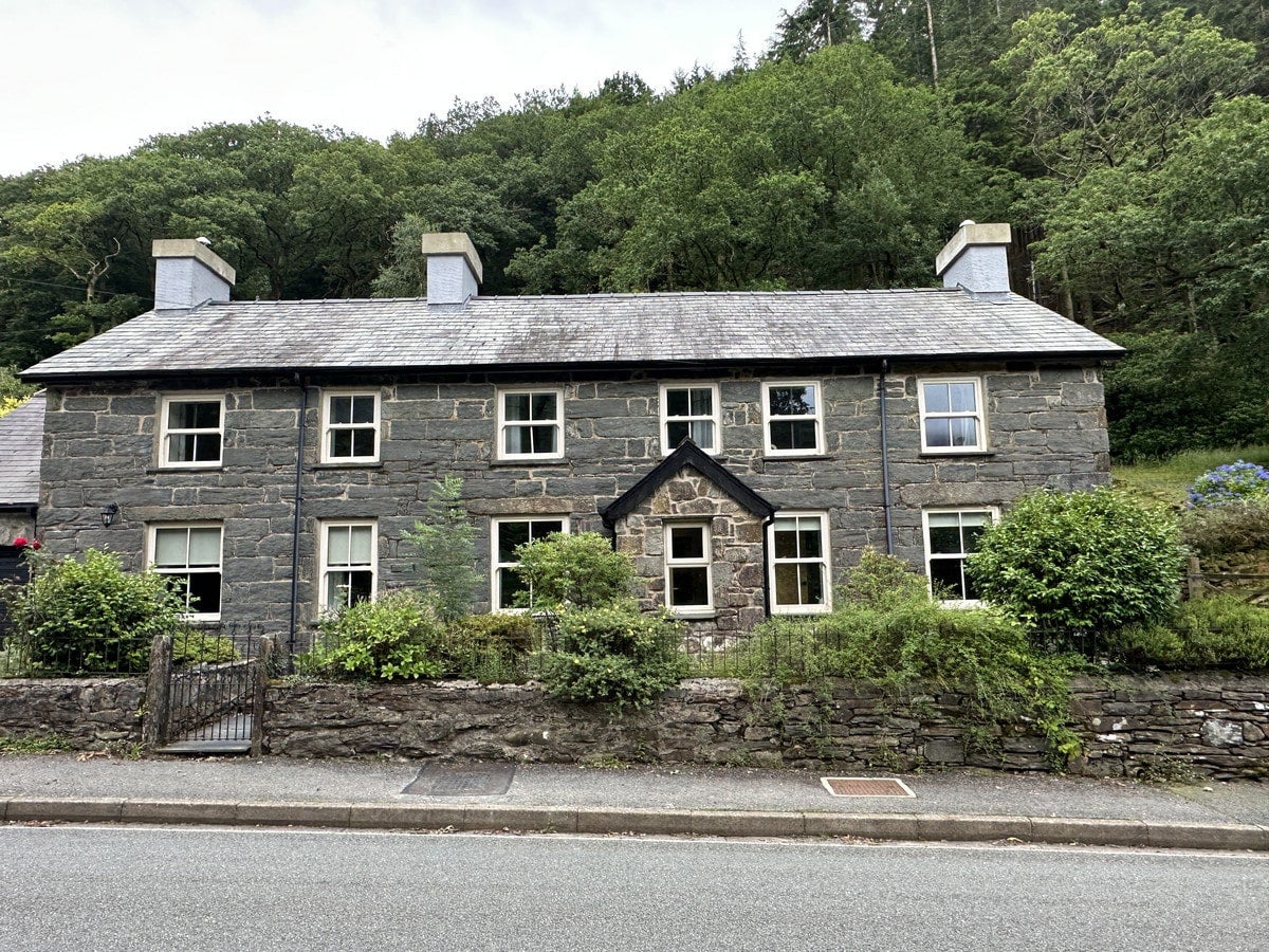 House A498 in Beddgelert