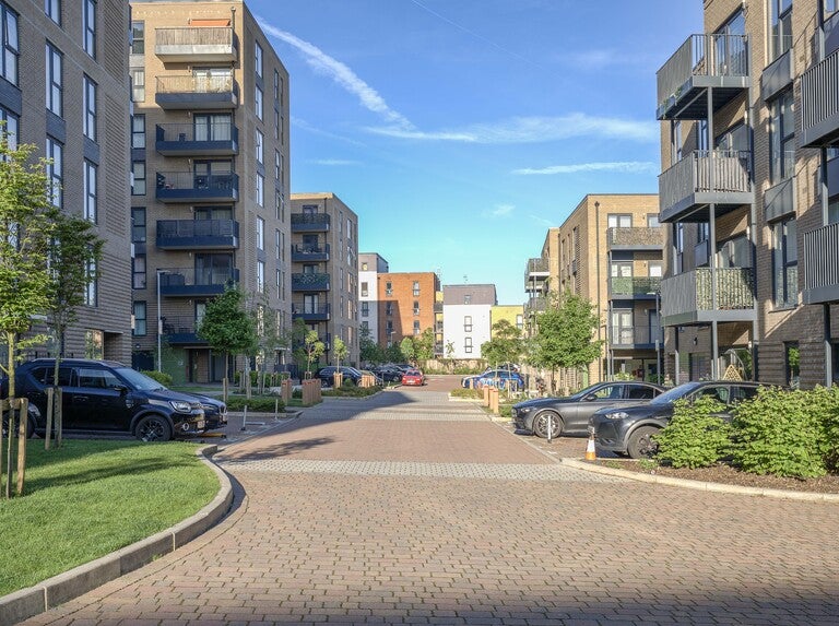 Flat Bowen Drive in Greater London