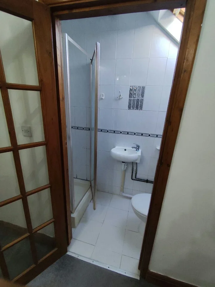 Room Limpsfield Avenue in Greater London