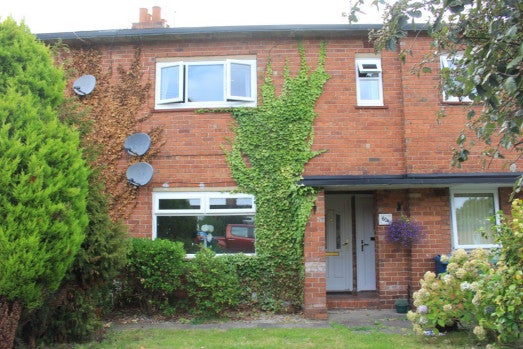 House Broomfield Close in Stone