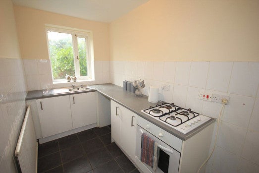House Broomfield Close in Stone