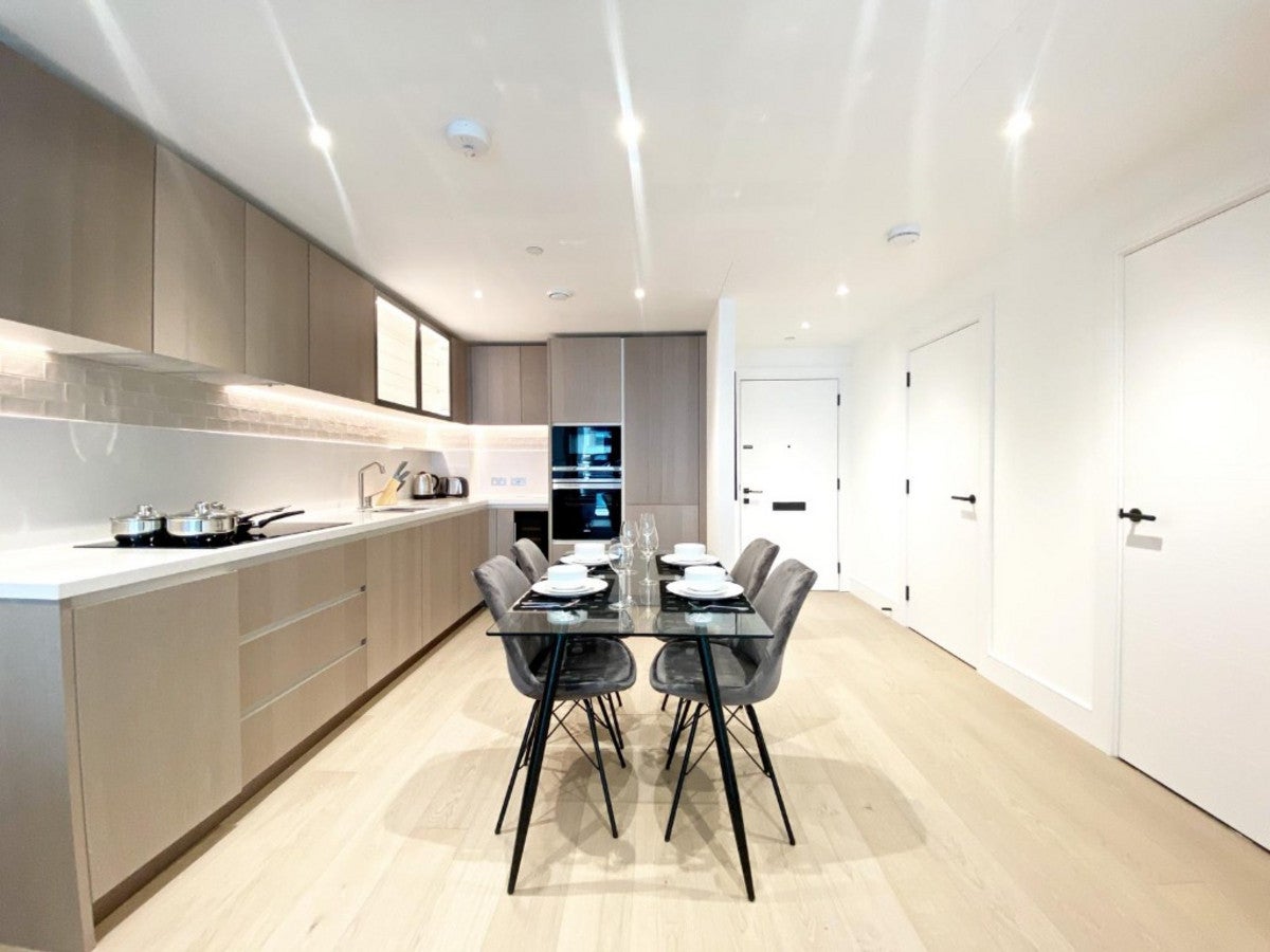 Flat Wandsworth Road in London