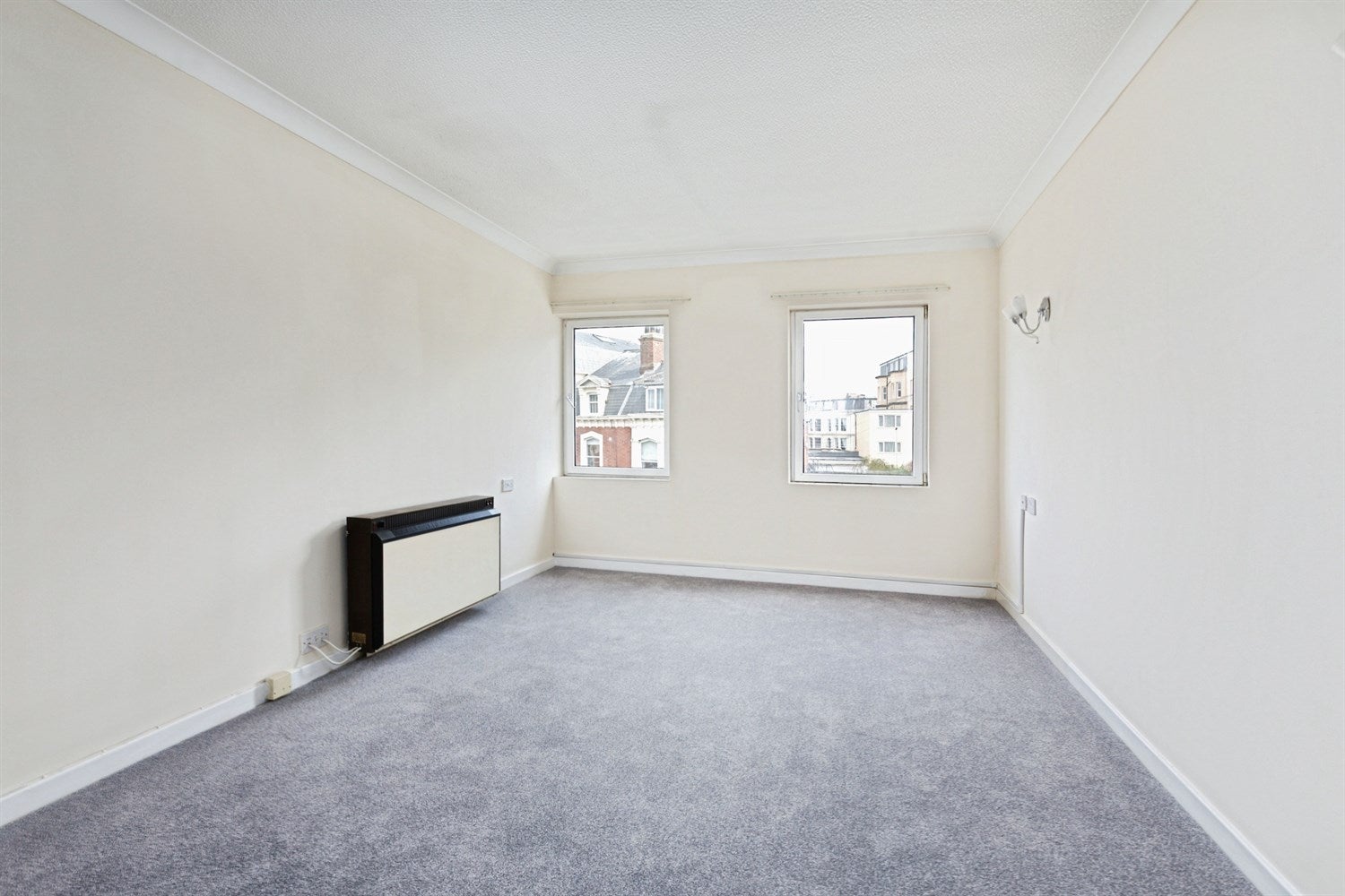 Flat Vernon Road in Scarborough
