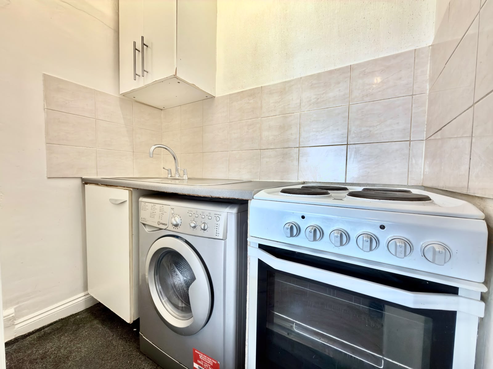 Flat Caithness Road in Greater London