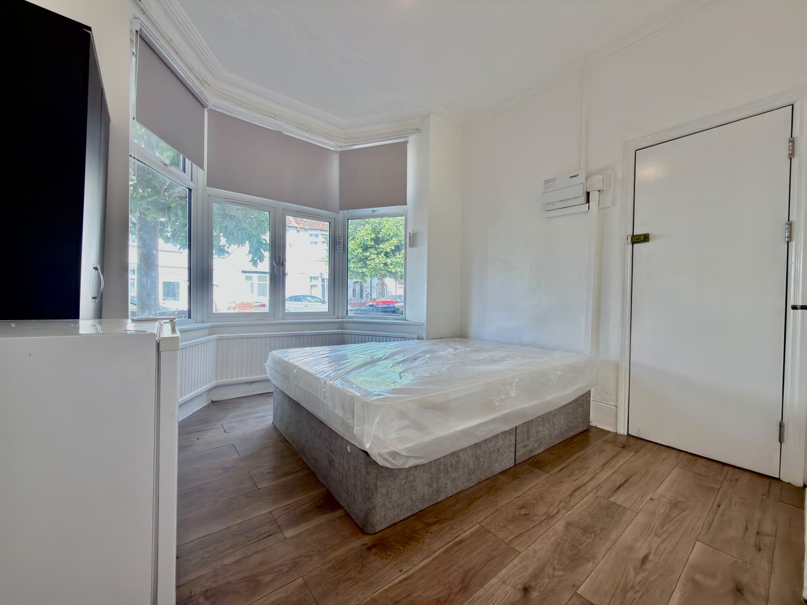 Flat Caithness Road in Greater London