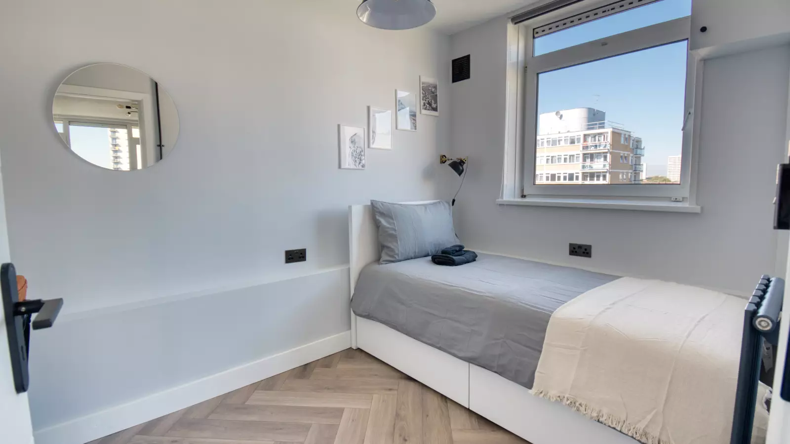 Flat Cordelia Street in Greater London