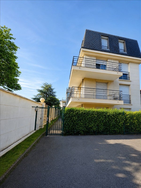 Flat Rue de Gassicourt in Mantes-la-Jolie