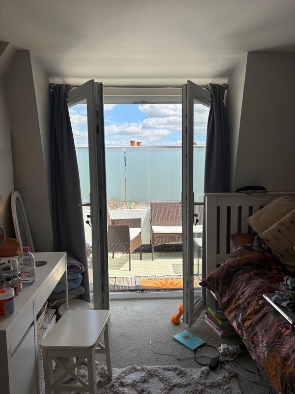 Room Sellincourt Road in Greater London