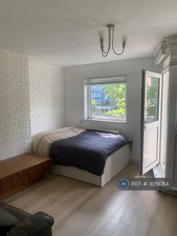 Room Dacca Street in Greater London