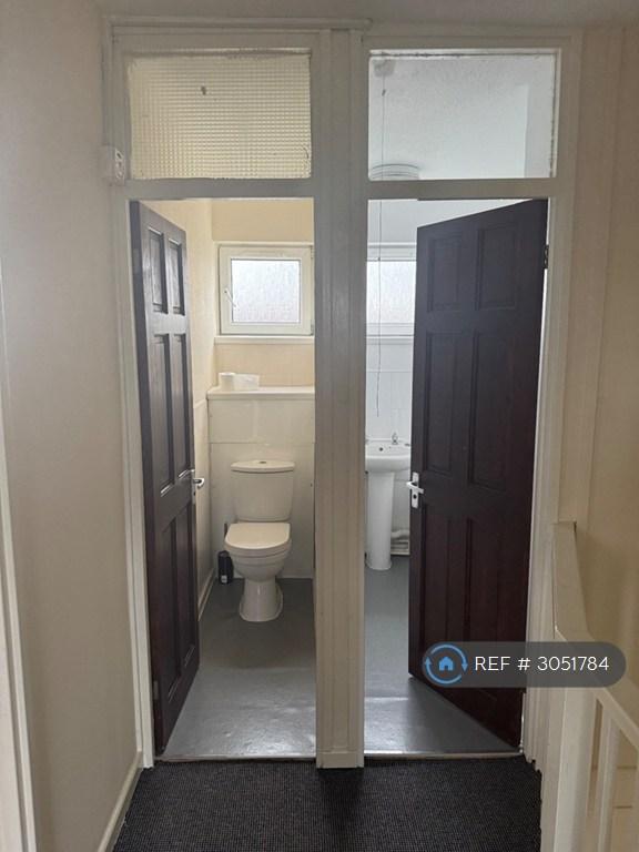 Room Dacca Street in Greater London