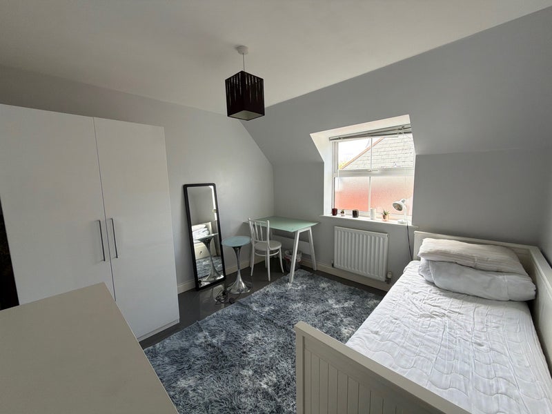 Room Richmond Park Road in Bournemouth