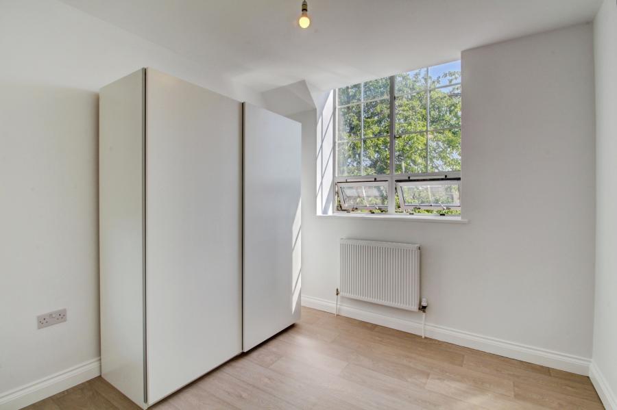 Flat Hudd's Vale Road in Bristol