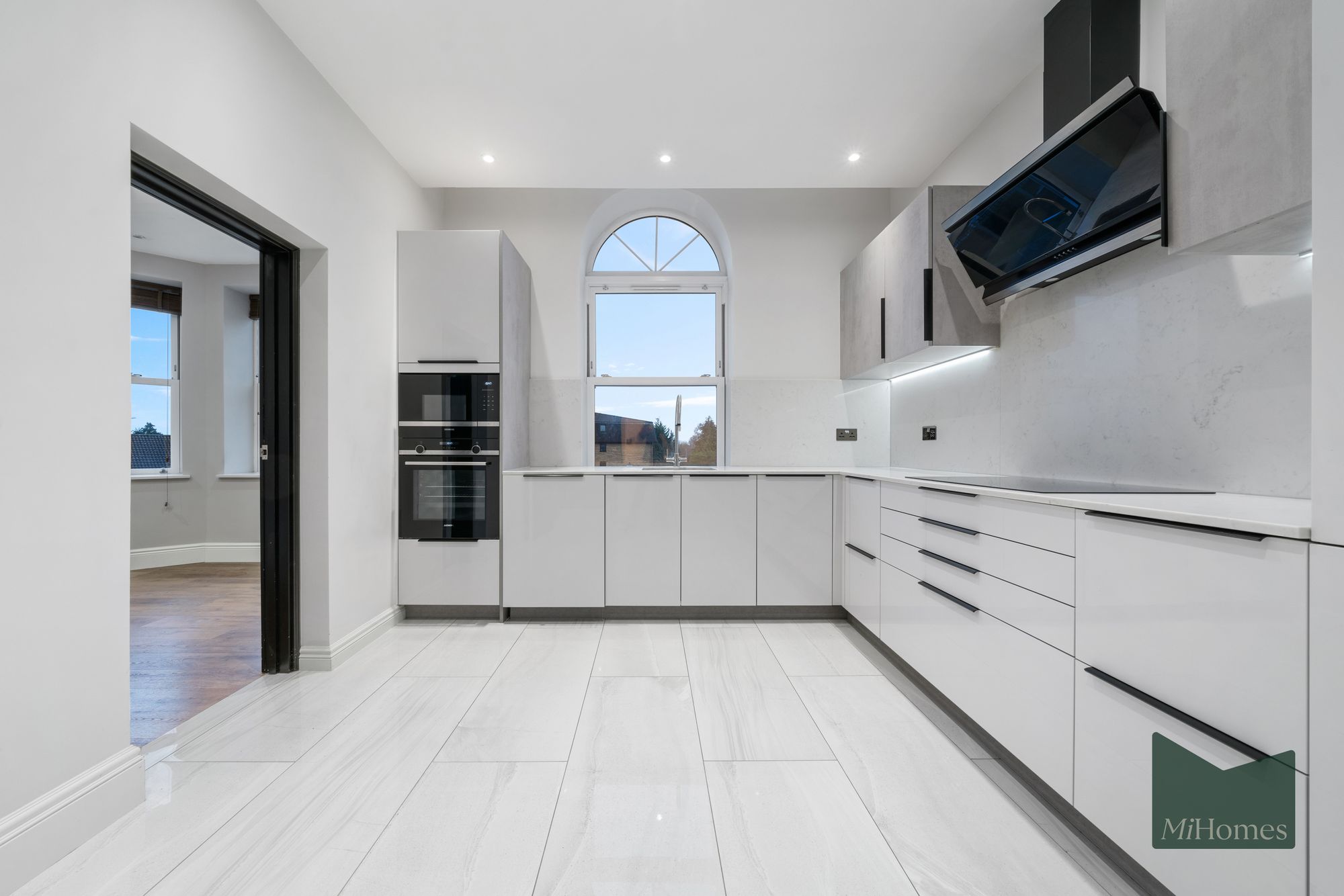 House Rowantree Road in Greater London