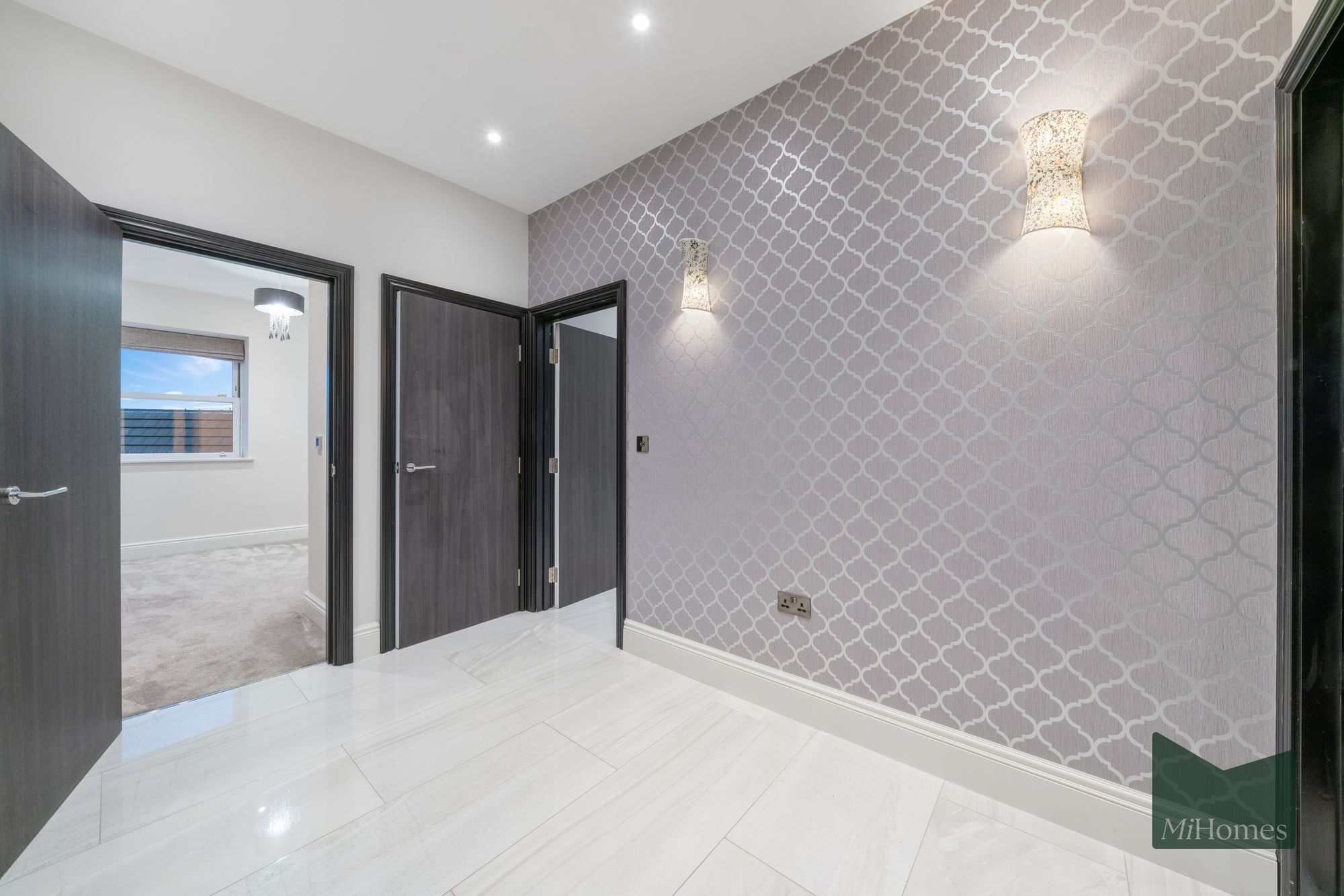 House Rowantree Road in Greater London