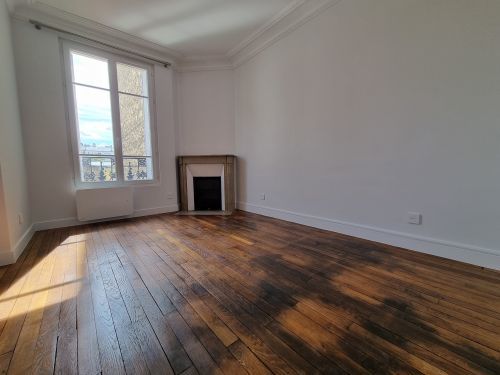 Flat Cité des Fleurs in Paris