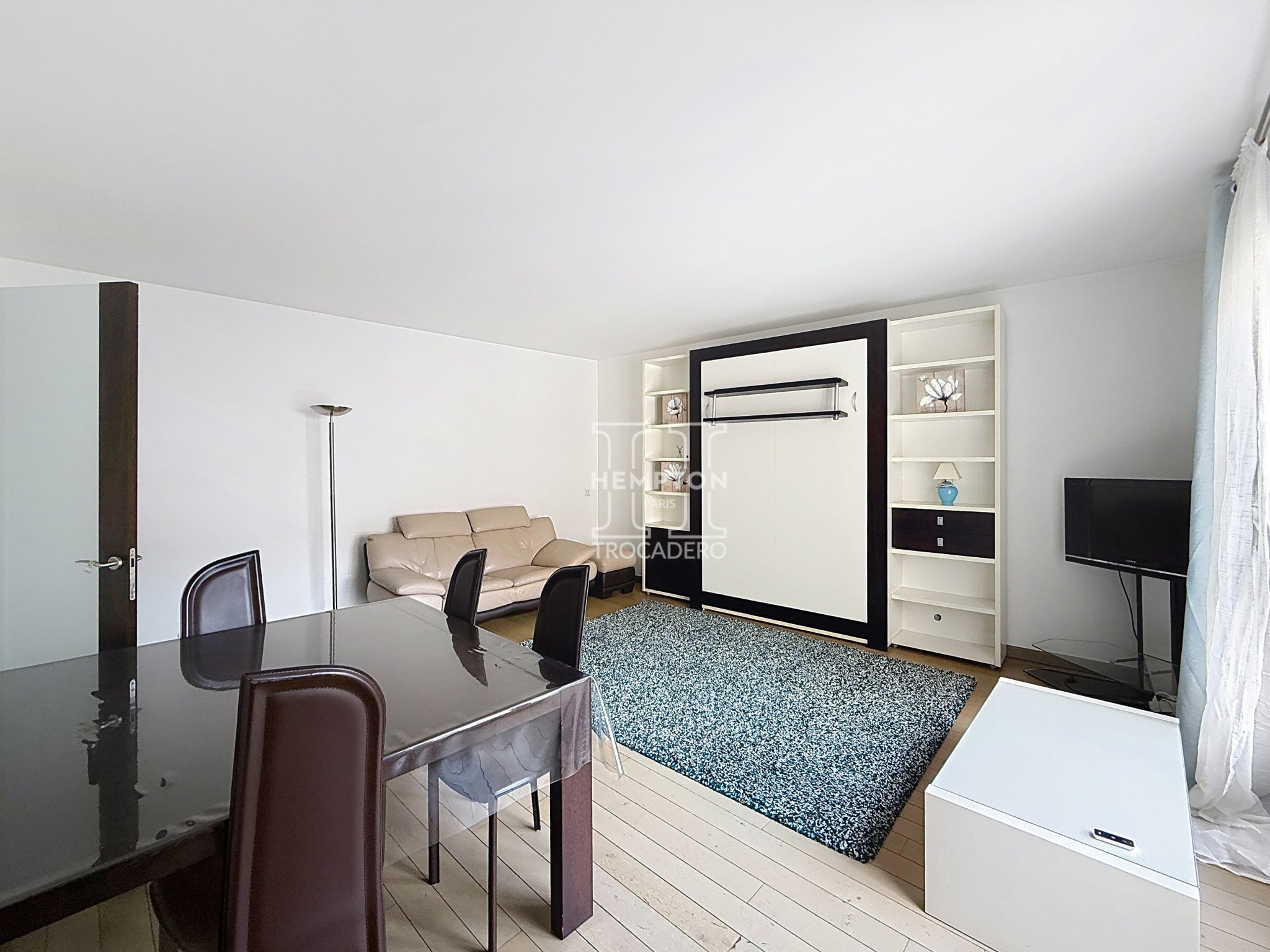 Flat Avenue Charles de Gaulle in Neuilly-sur-Seine