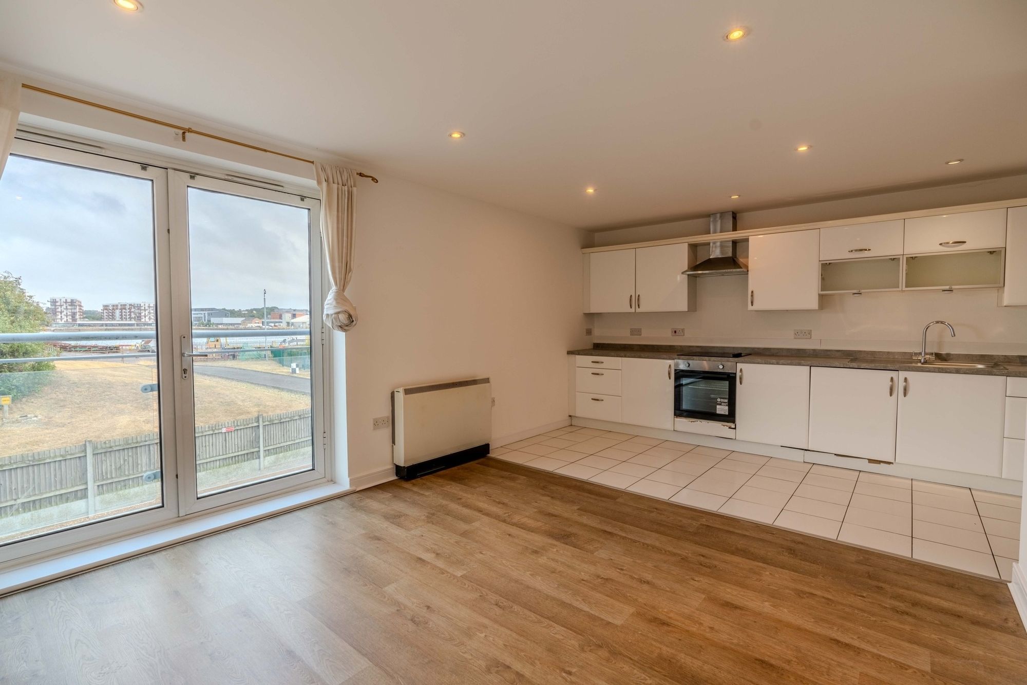 Flat Watersmeet in Chatham