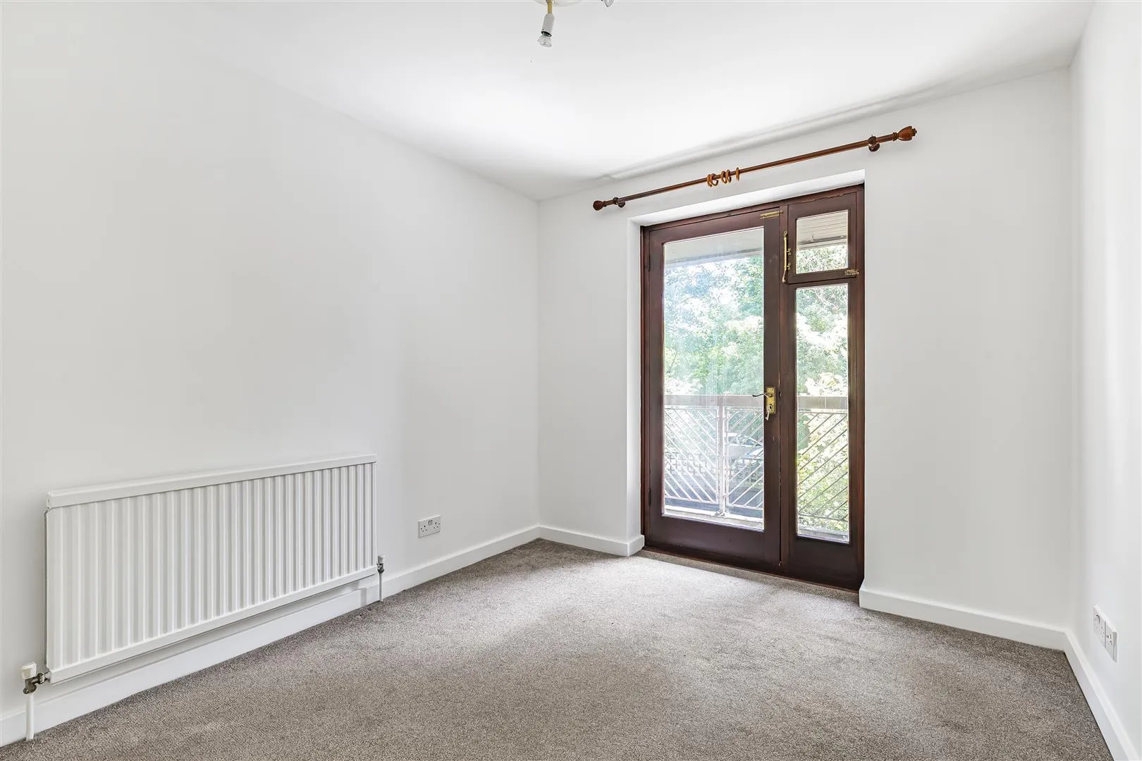 Flat Castelnau in Greater London