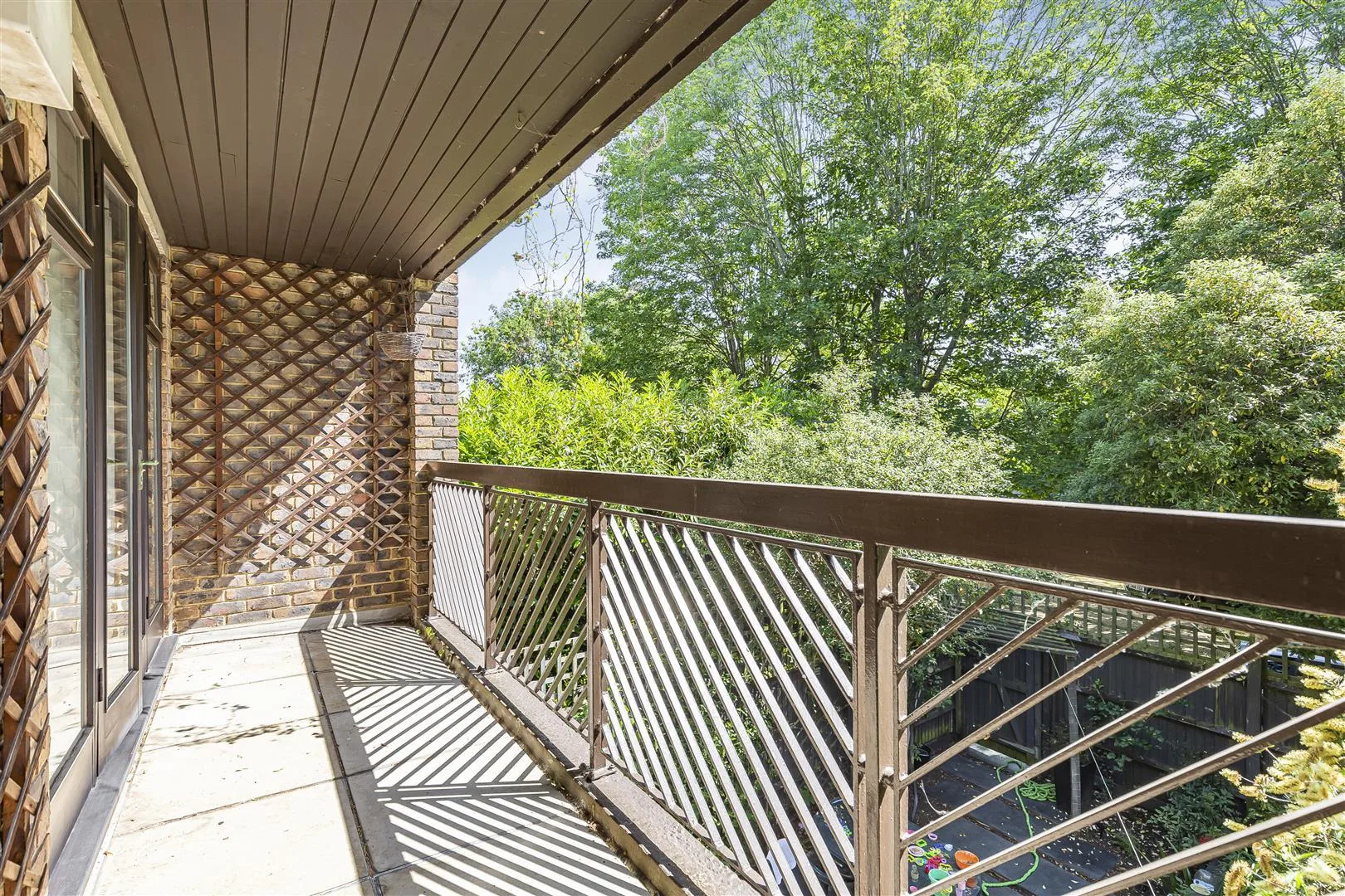 Flat Castelnau in Greater London