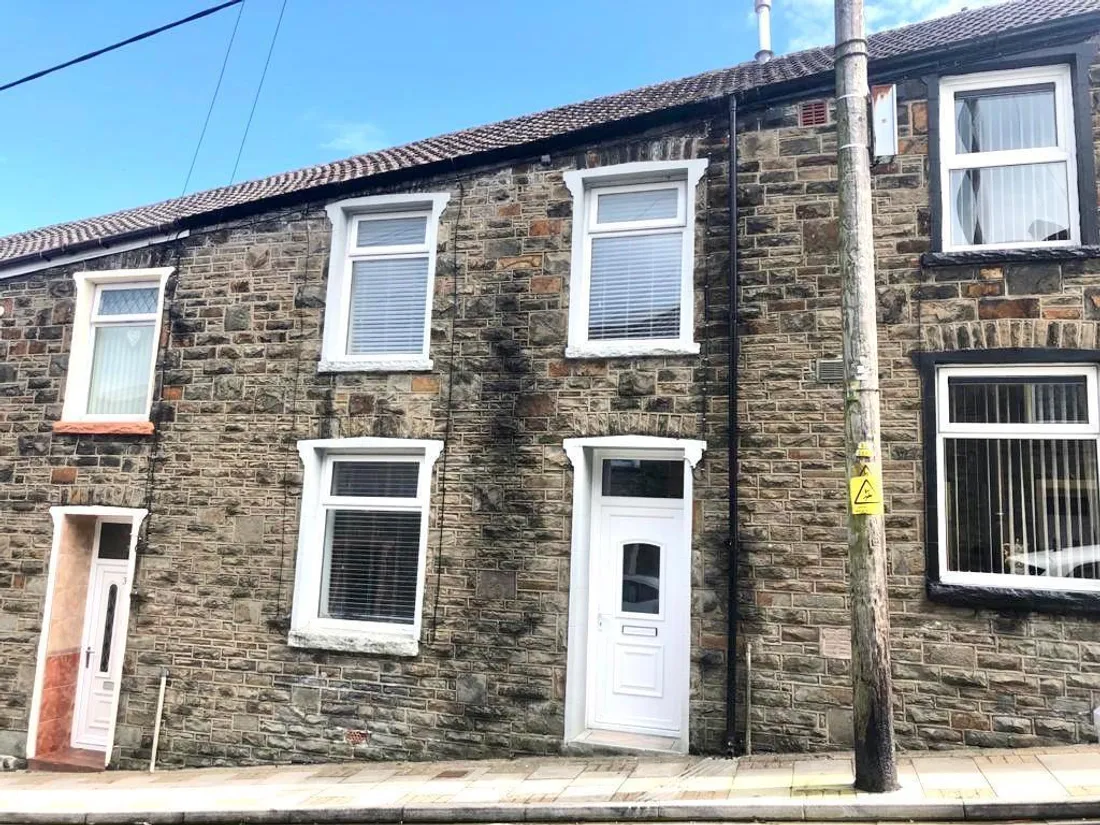 House Mount Pleasant Terrace in Miskin