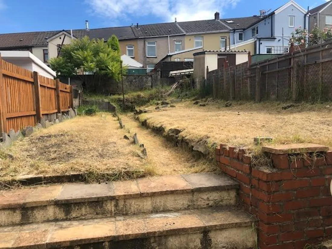 House Mount Pleasant Terrace in Miskin