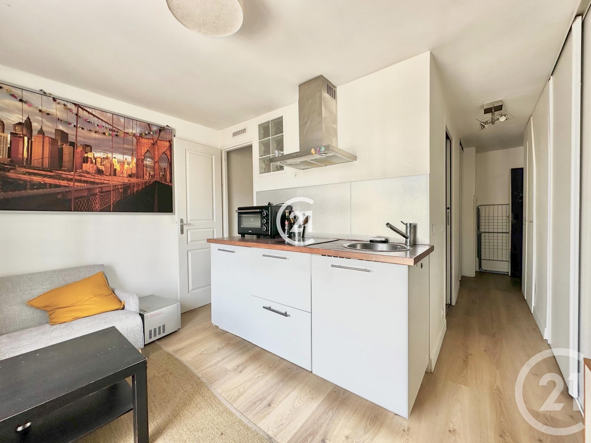 Appartement Rue de la Chapelle à Paris