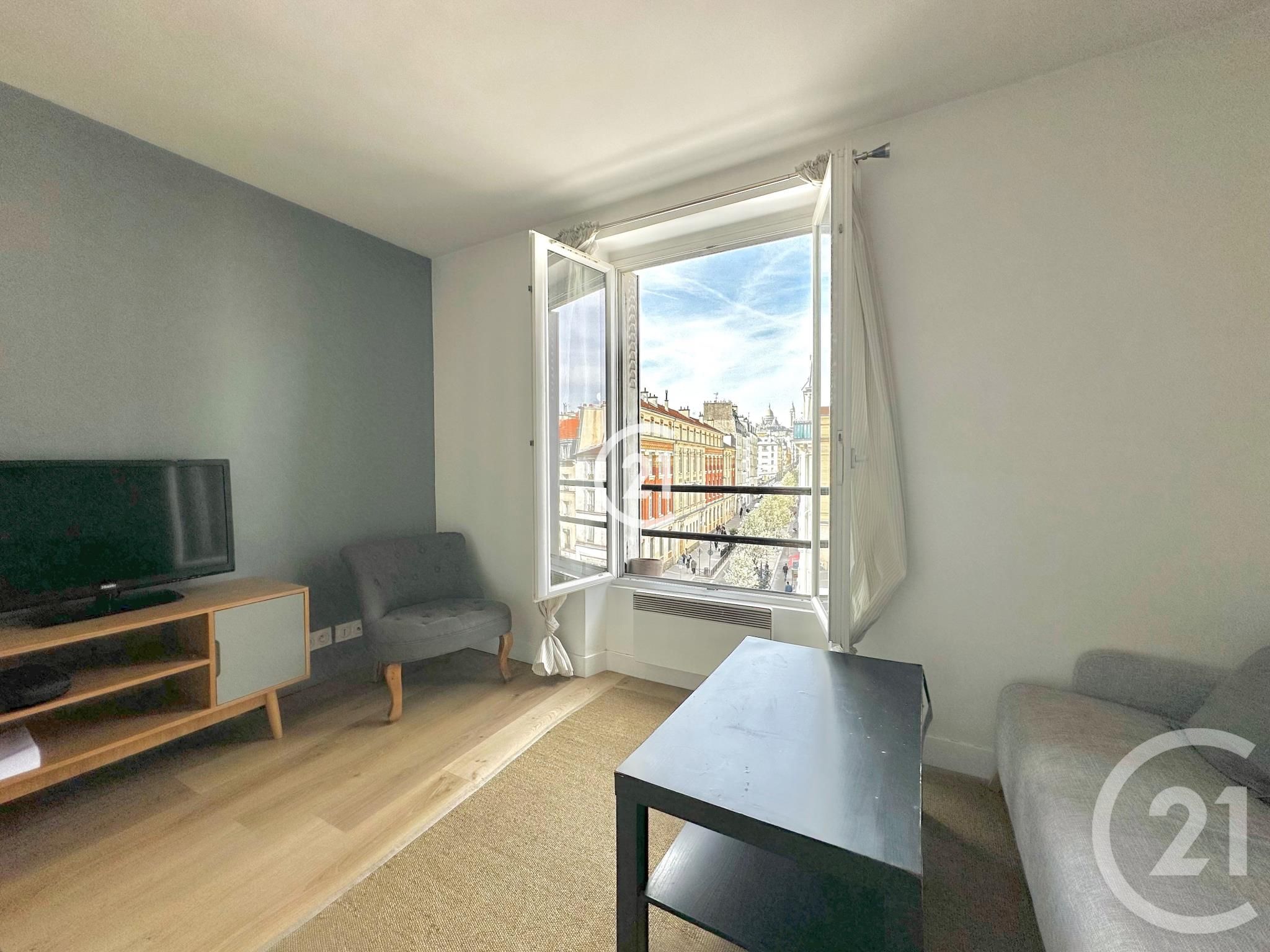 Appartement Rue de la Chapelle à Paris